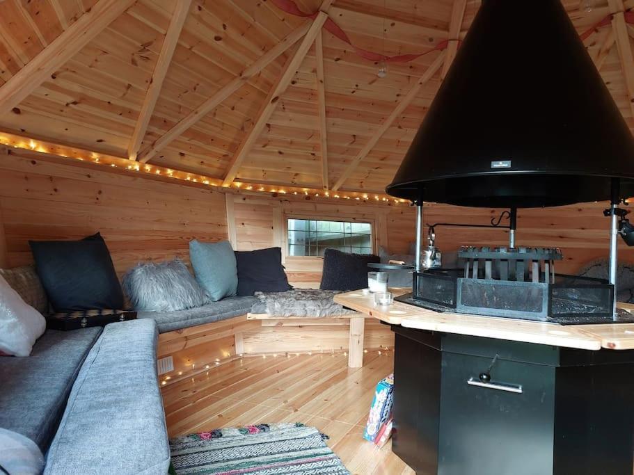 Beach House, With Bbq Lodge And Hot Tub! บอร์นมัธ ภายนอก รูปภาพ