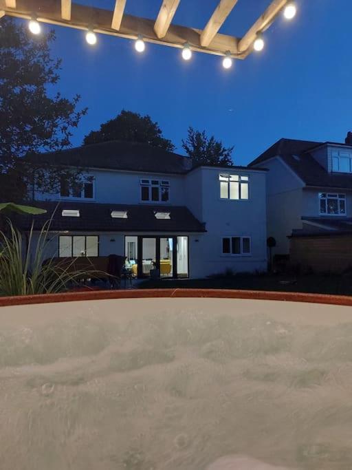 Beach House, With Bbq Lodge And Hot Tub! บอร์นมัธ ภายนอก รูปภาพ