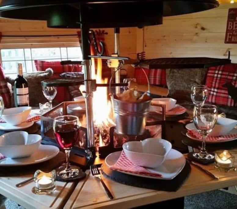 Beach House, With Bbq Lodge And Hot Tub! บอร์นมัธ ภายนอก รูปภาพ